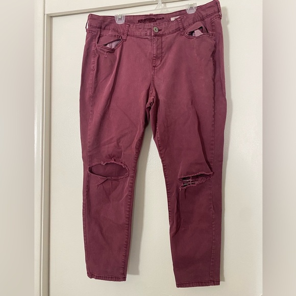 Arizona Jean 18 JRs. Plus Burgundy Ripped Jeggings - Picture 1 of 5